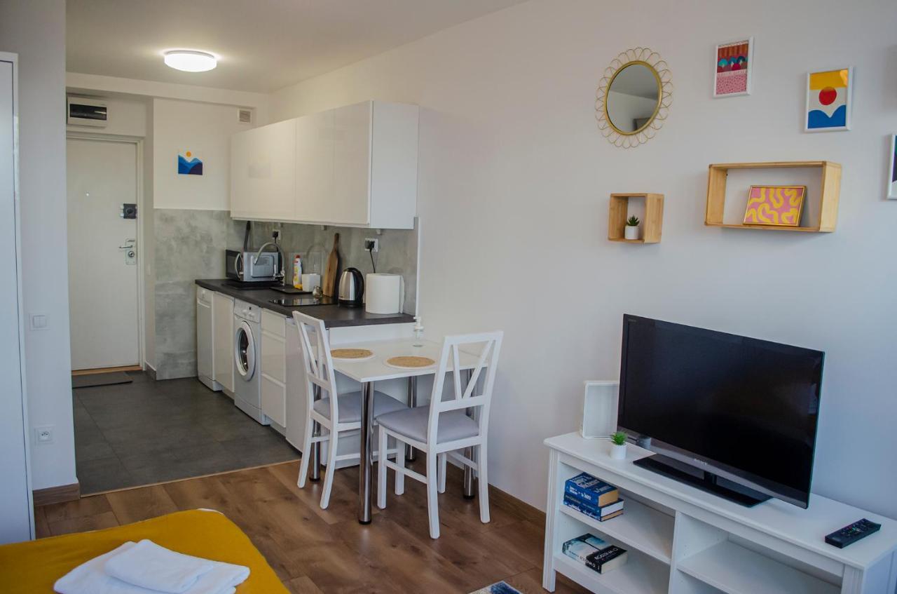 Sweet Life Apartment Next To Metro Station Warschau Buitenkant foto